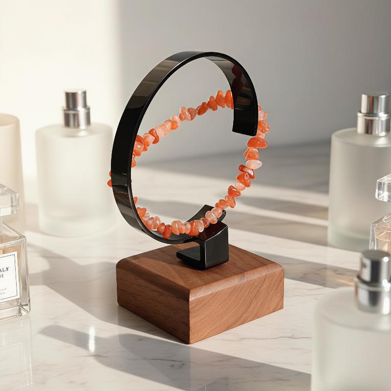 Support en bois en forme de C  - Jewelry And Watches Inc avis et prix